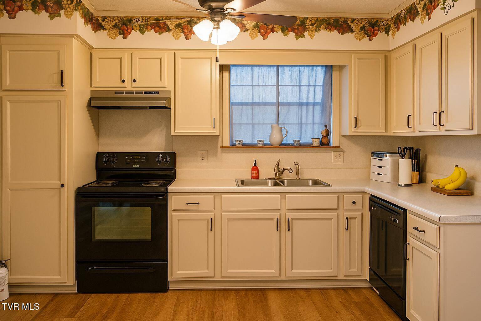 Sevierville, TN 37876,3525 James Phillips WAY