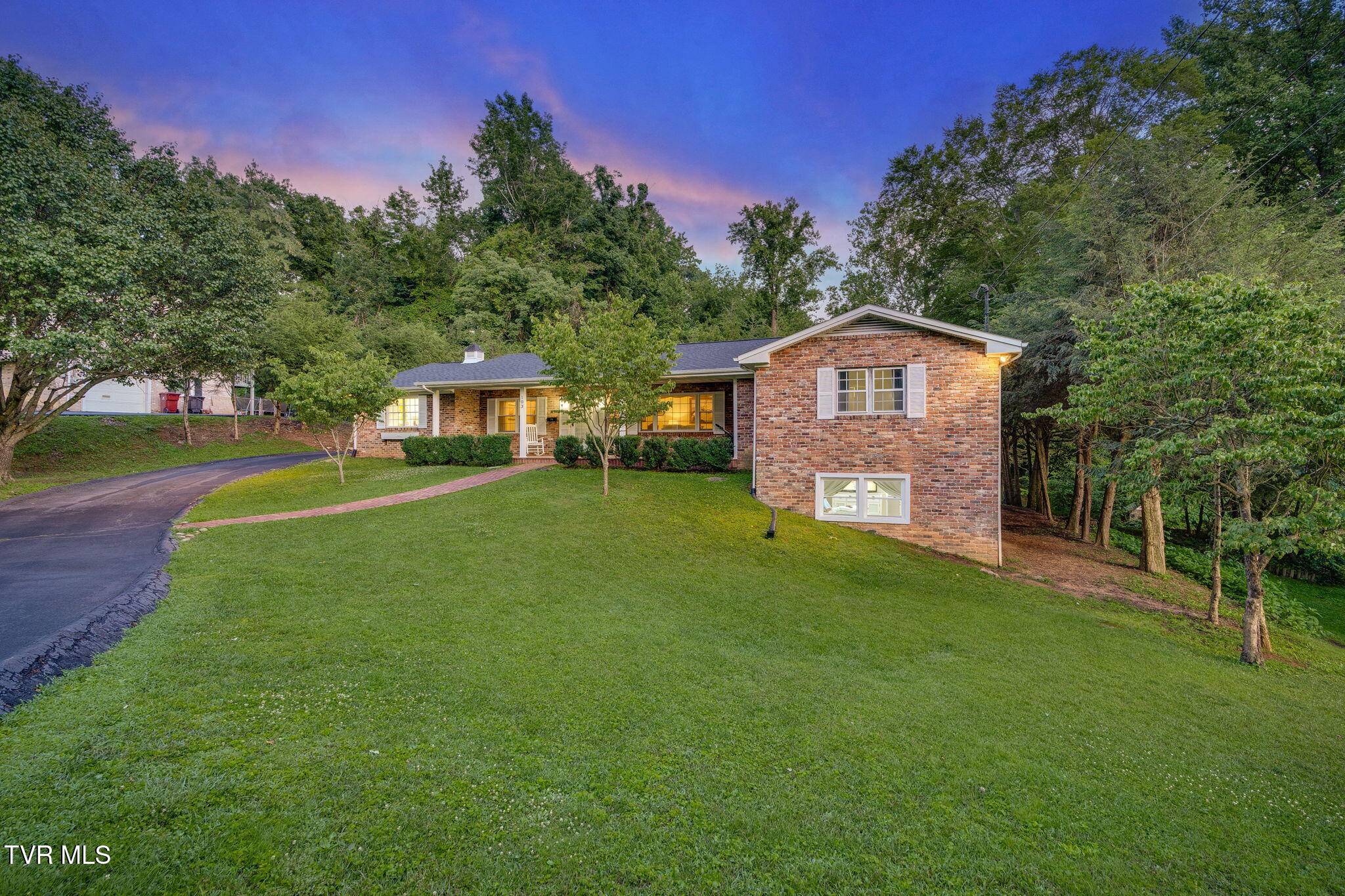Johnson City, TN 37604,103 Dogwood LN