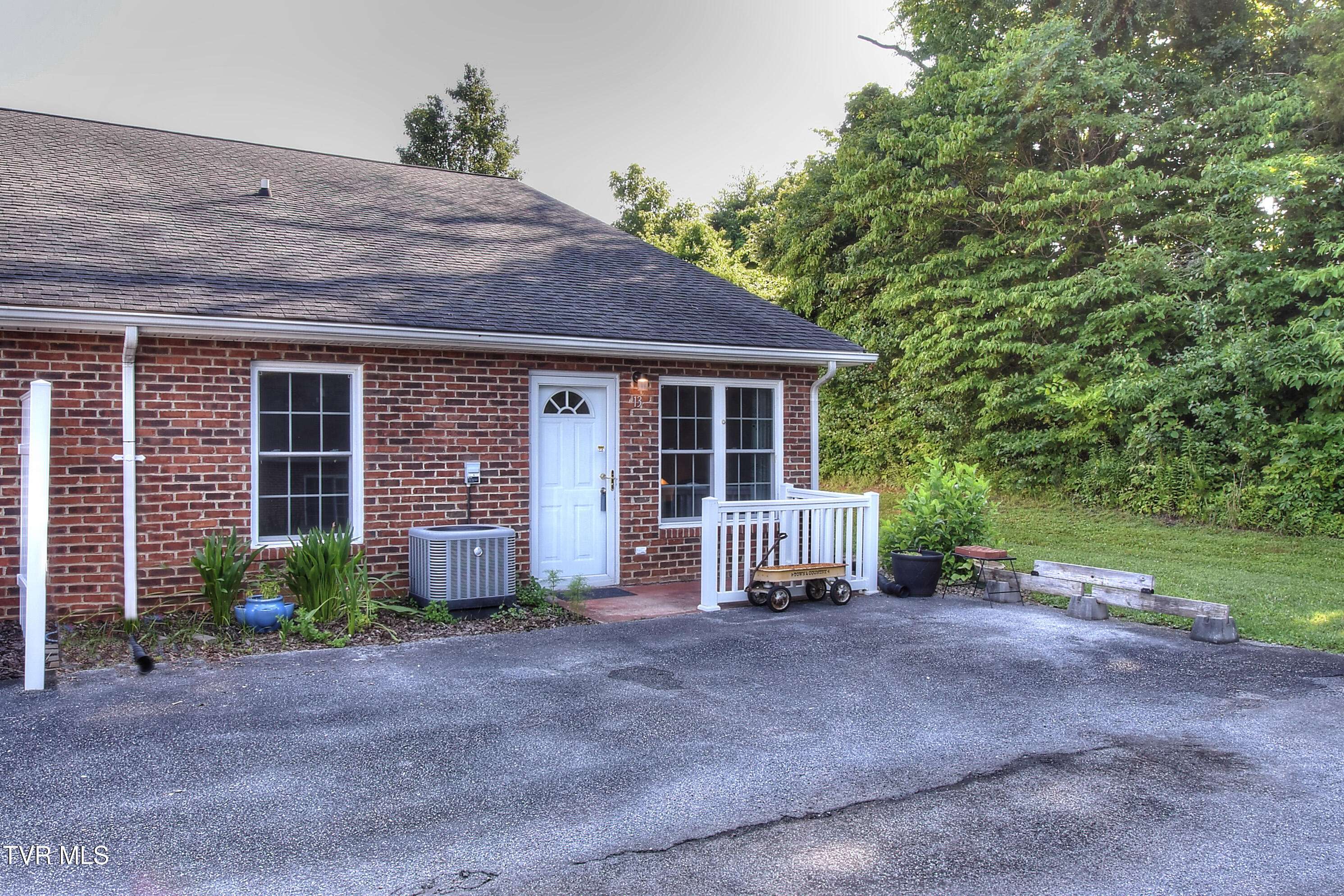 Johnson City, TN 37615,13 Boone Hill CT
