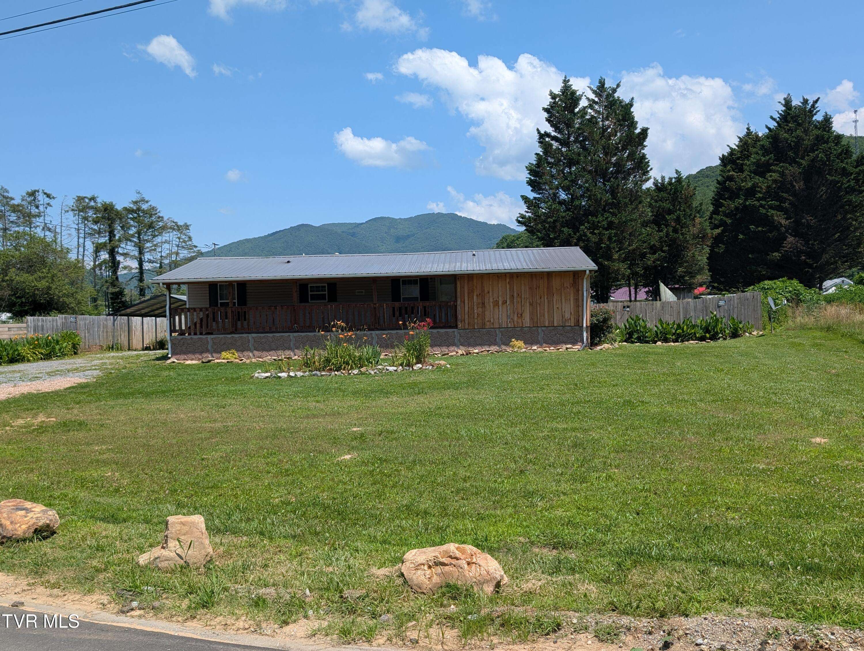 Hampton, TN 37658,204 Spring ST