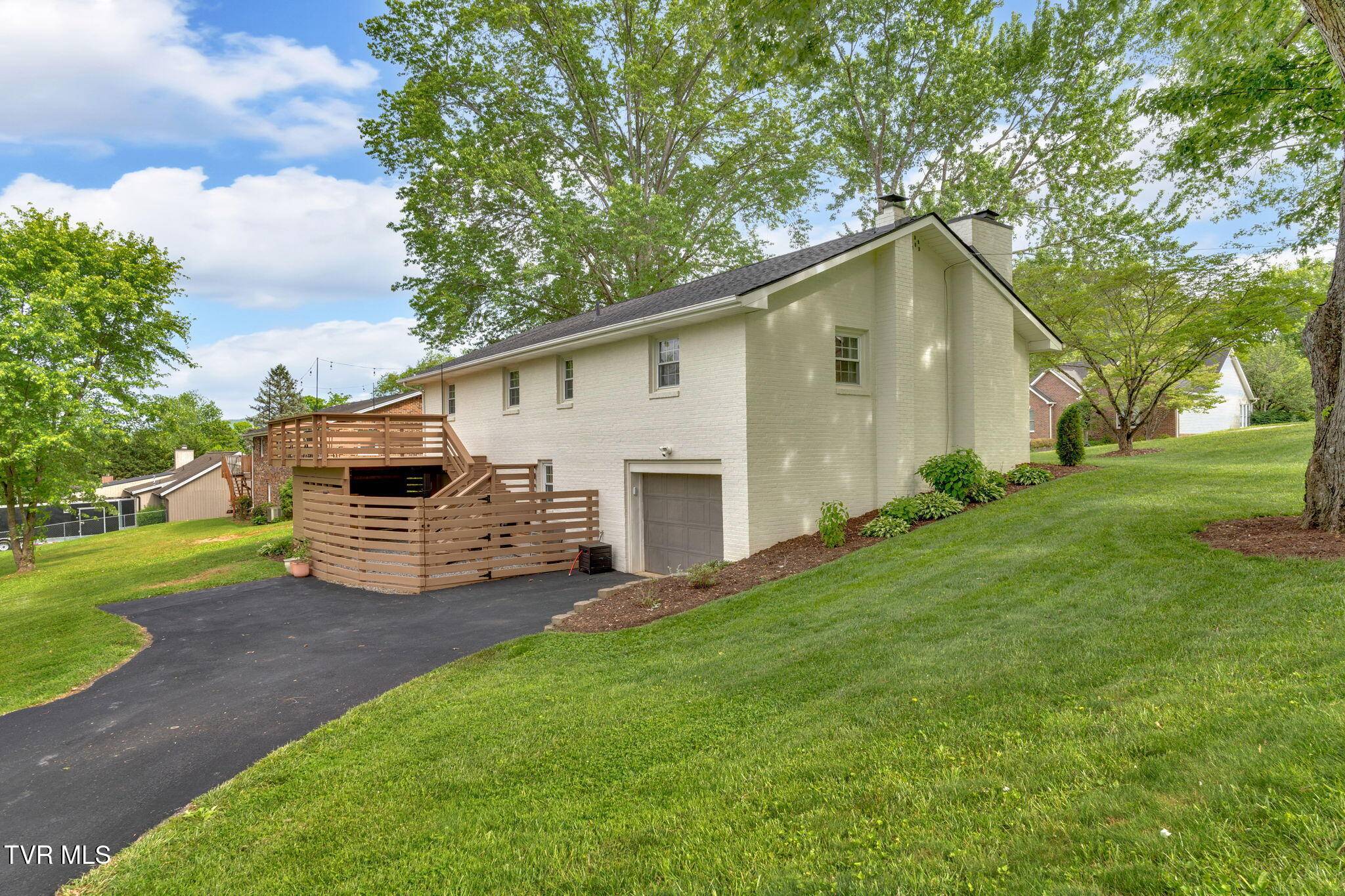 Johnson City, TN 37604,3216 Buckingham DR