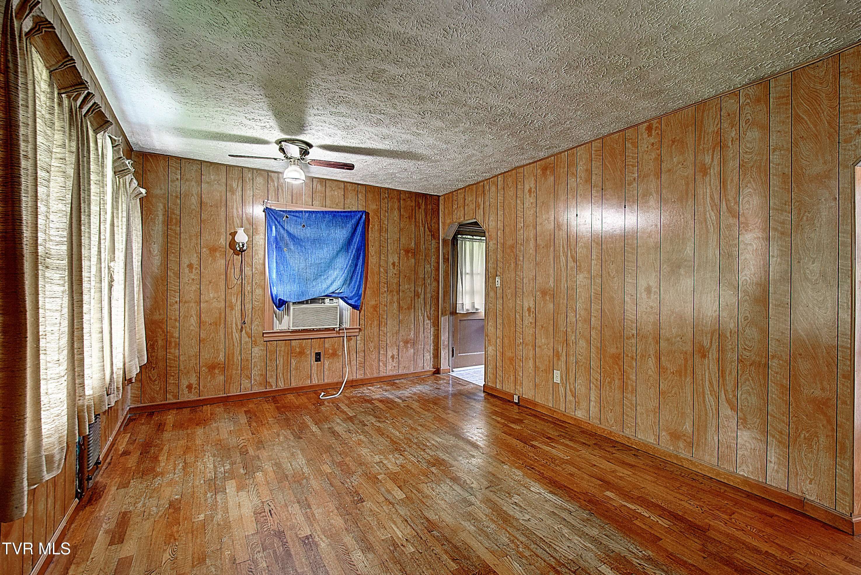 Bristol, TN 37620,2322 Anderson ST