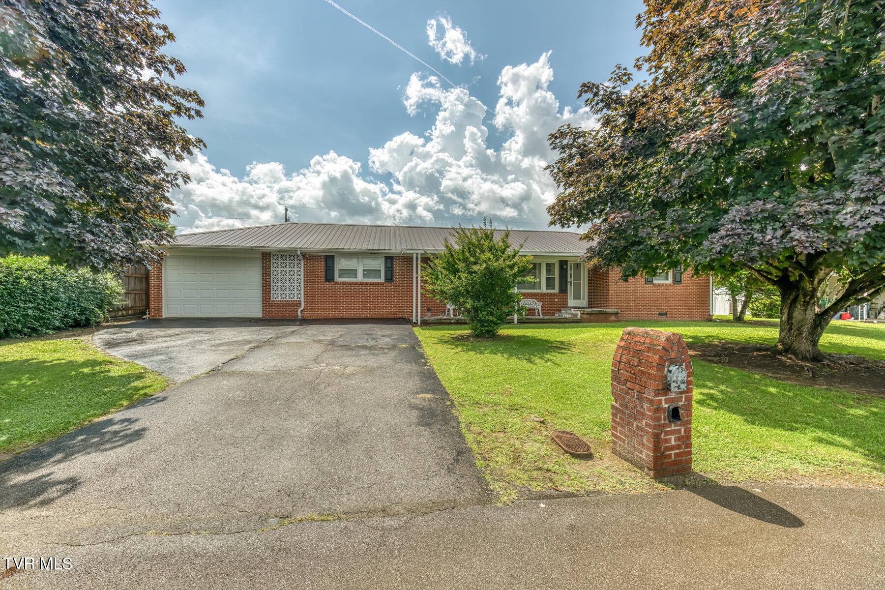 Erwin, TN 37650,107 Woodland DR