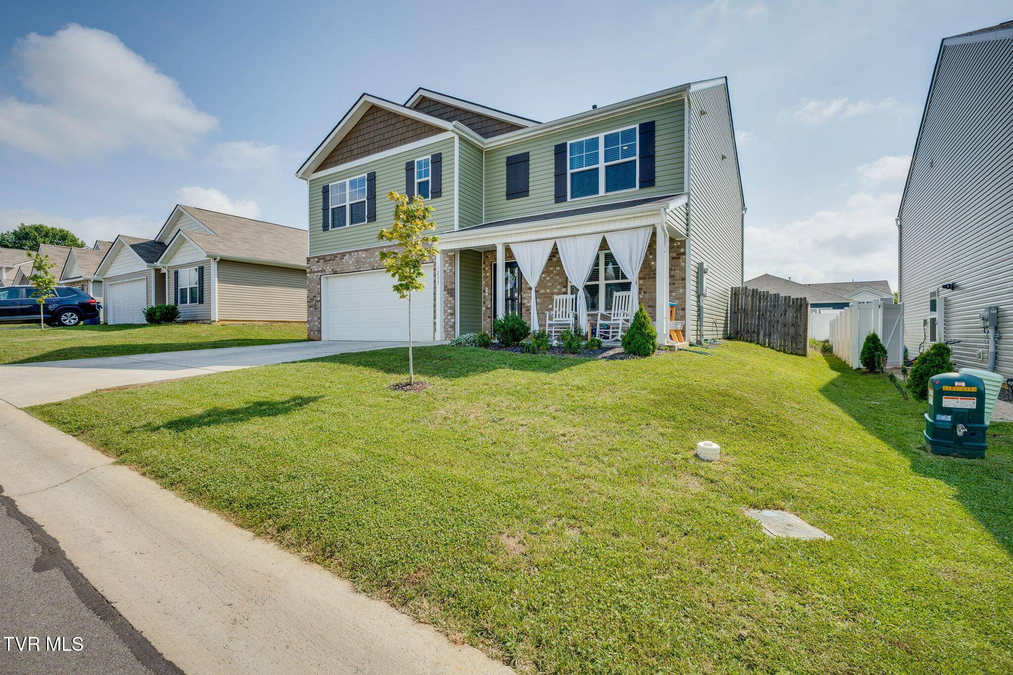 Kingsport, TN 37660,1233 Stamp Lodge RD