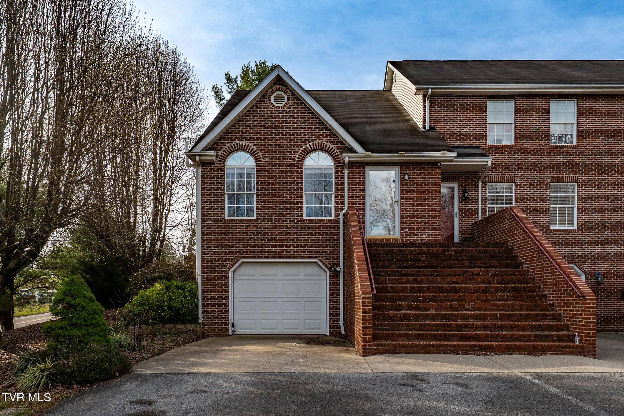 Johnson City, TN 37601,1831 Oakland AVE #1