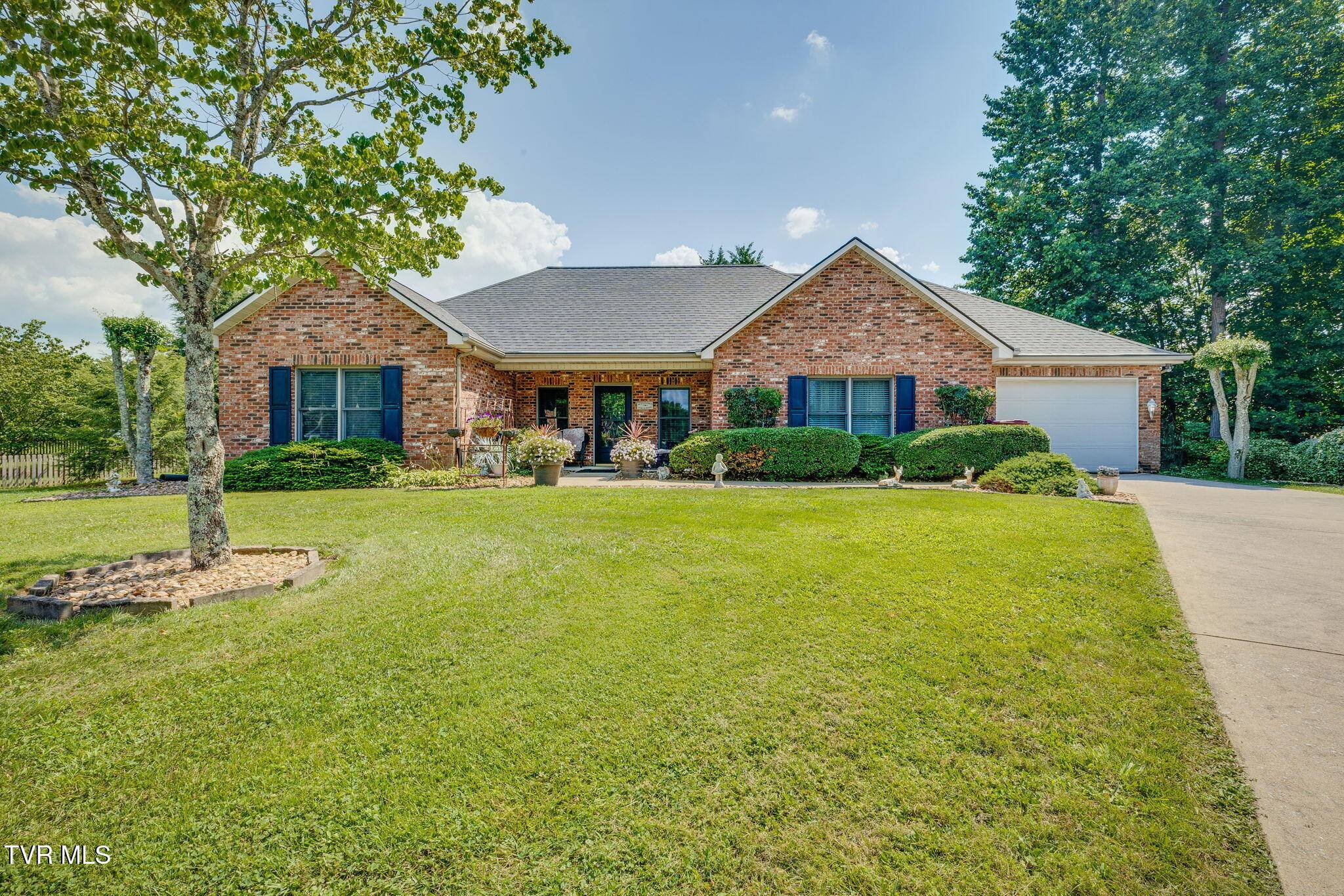 Johnson City, TN 37604,9 Larchmont LN