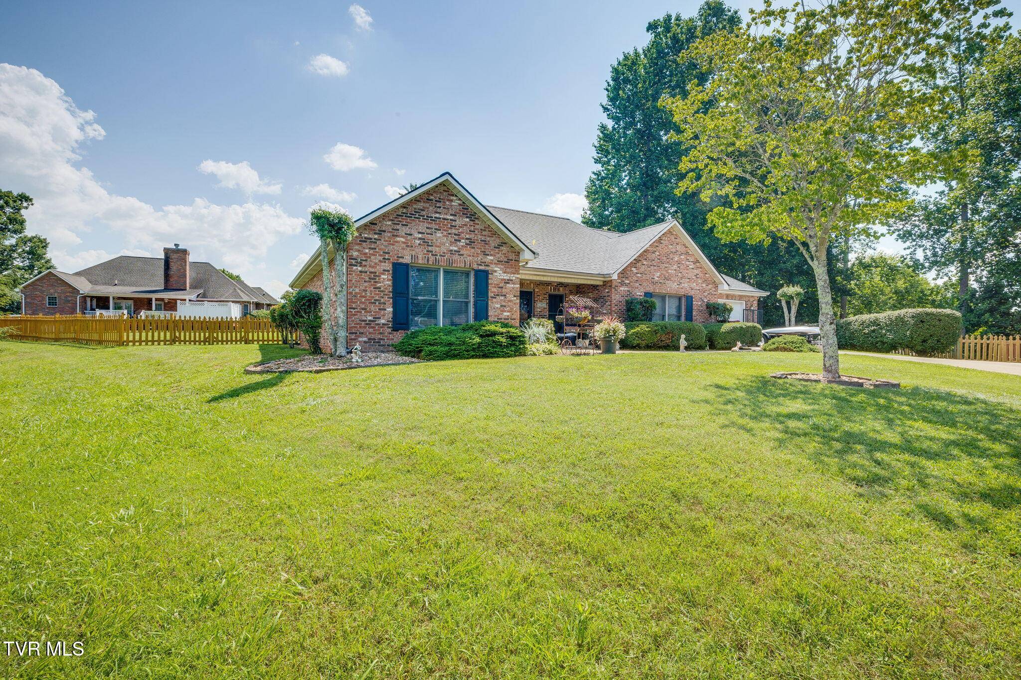 Johnson City, TN 37604,9 Larchmont LN