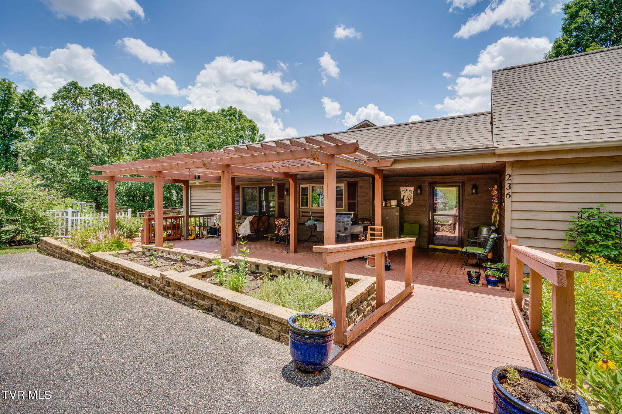 Kingsport, TN 37660,236 Wadlow Gap RD