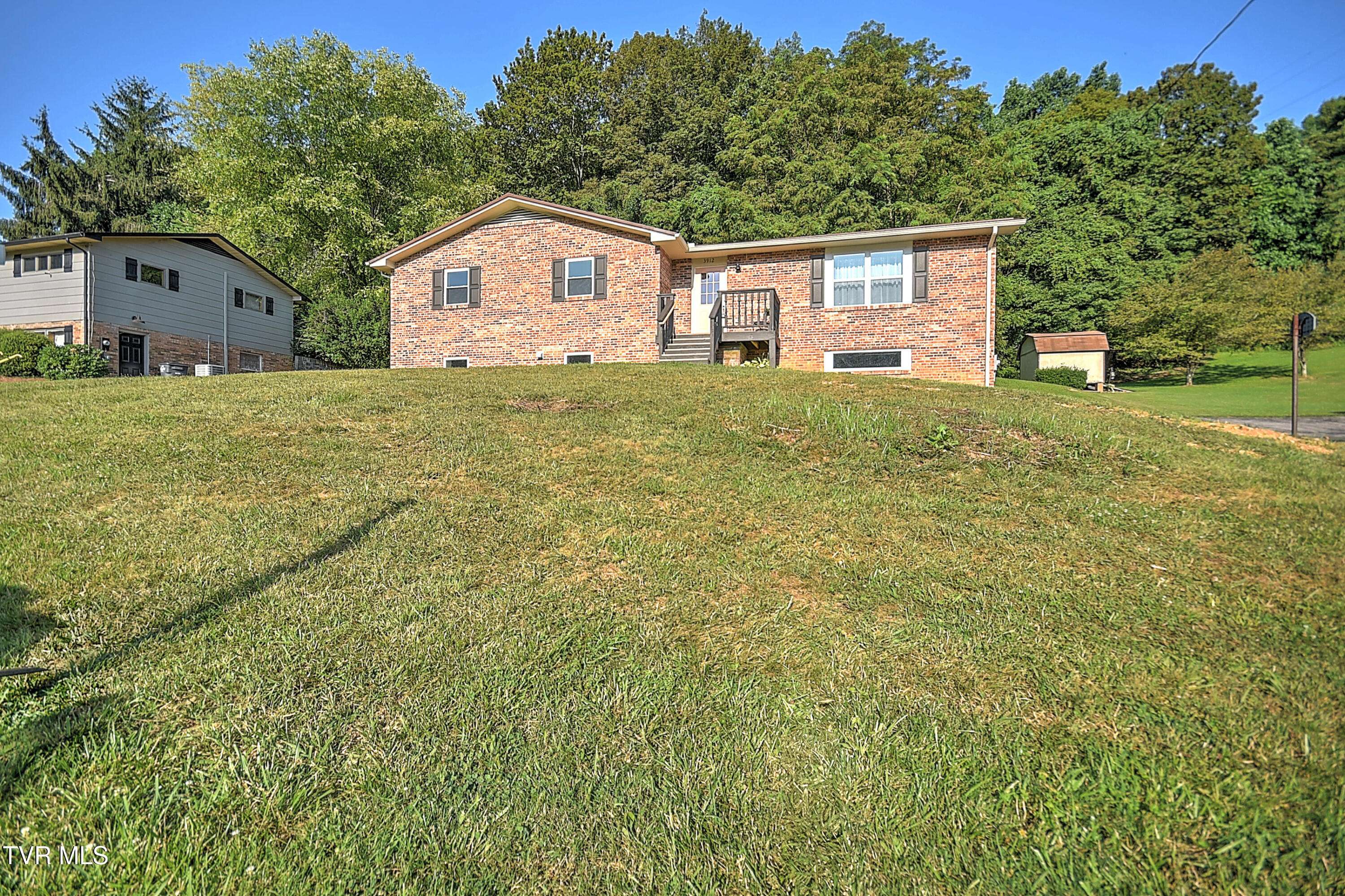 Kingsport, TN 37664,3912 Alderwood DR