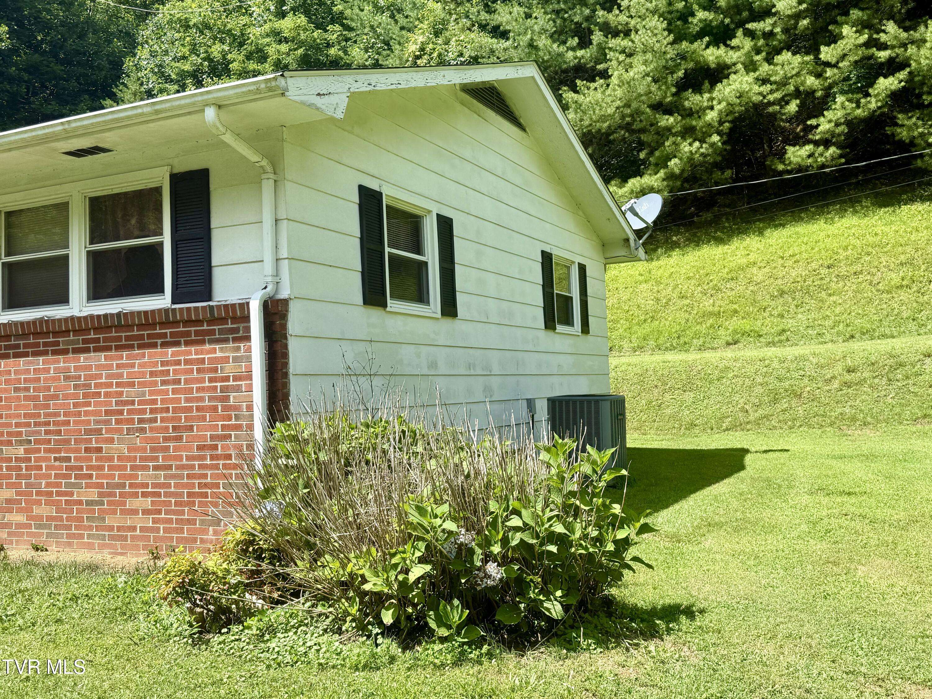 Hampton, TN 37658,176 Piney Grove RD