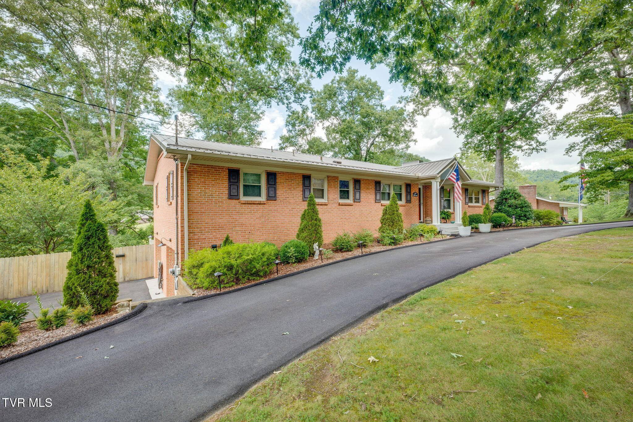 Bristol, TN 37620,312 Timberlane RD