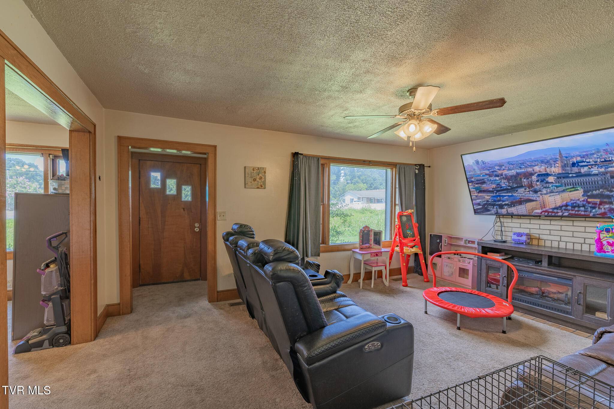 Johnson City, TN 37604,100 Salvage LN