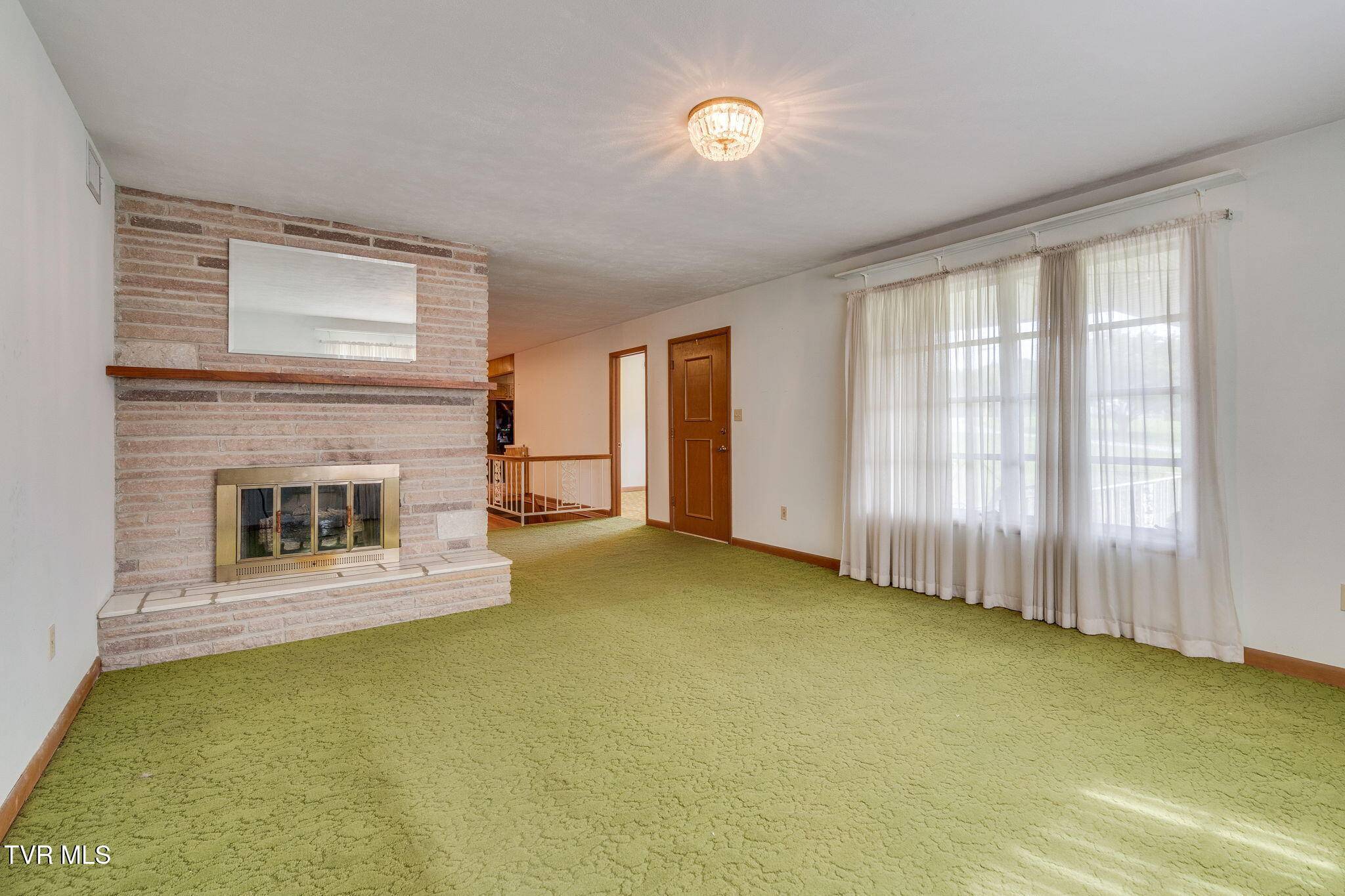 Kingsport, TN 37663,102 Patrick Henry CIR