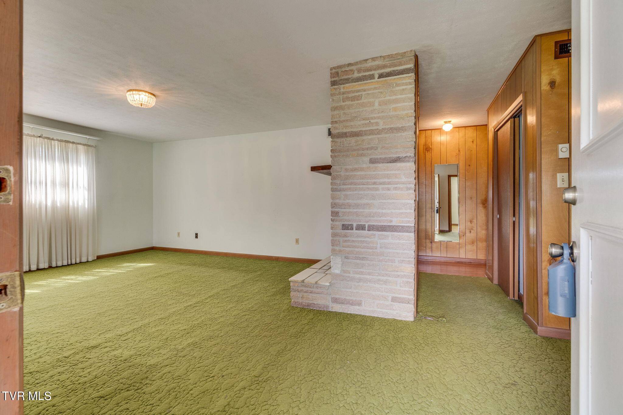 Kingsport, TN 37663,102 Patrick Henry CIR