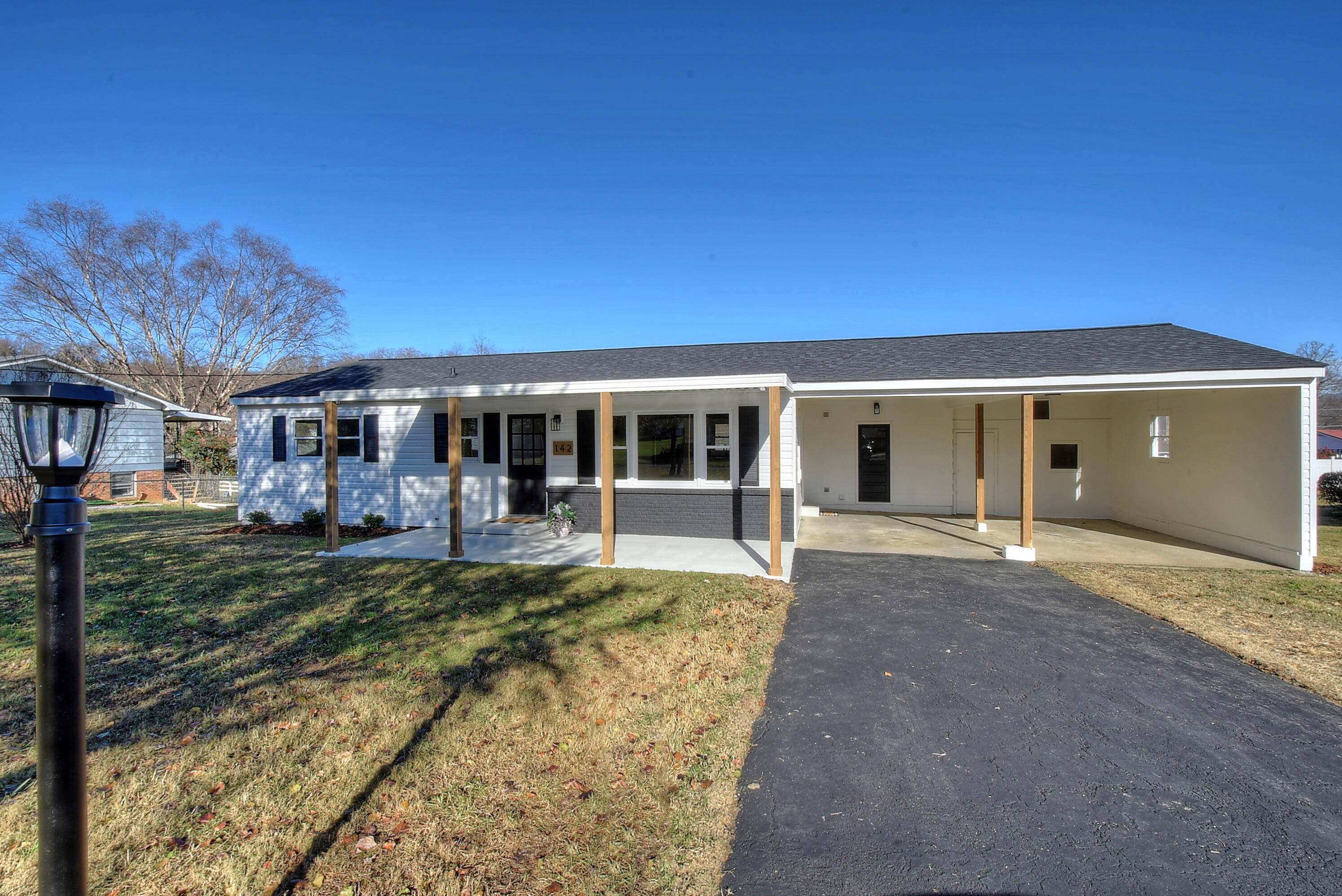 Elizabethton, TN 37643,142 Earl AVE