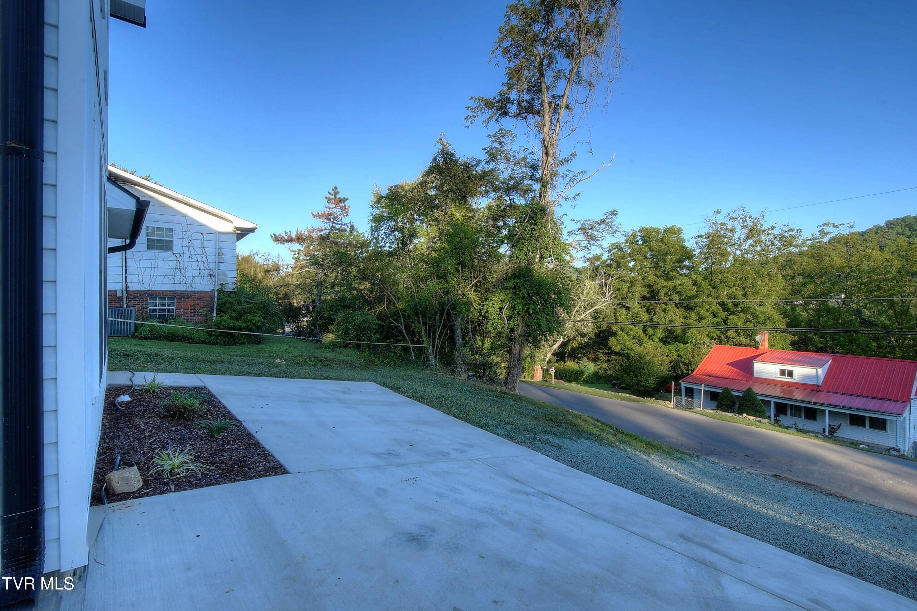 Elizabethton, TN 37643,1922 Siam RD