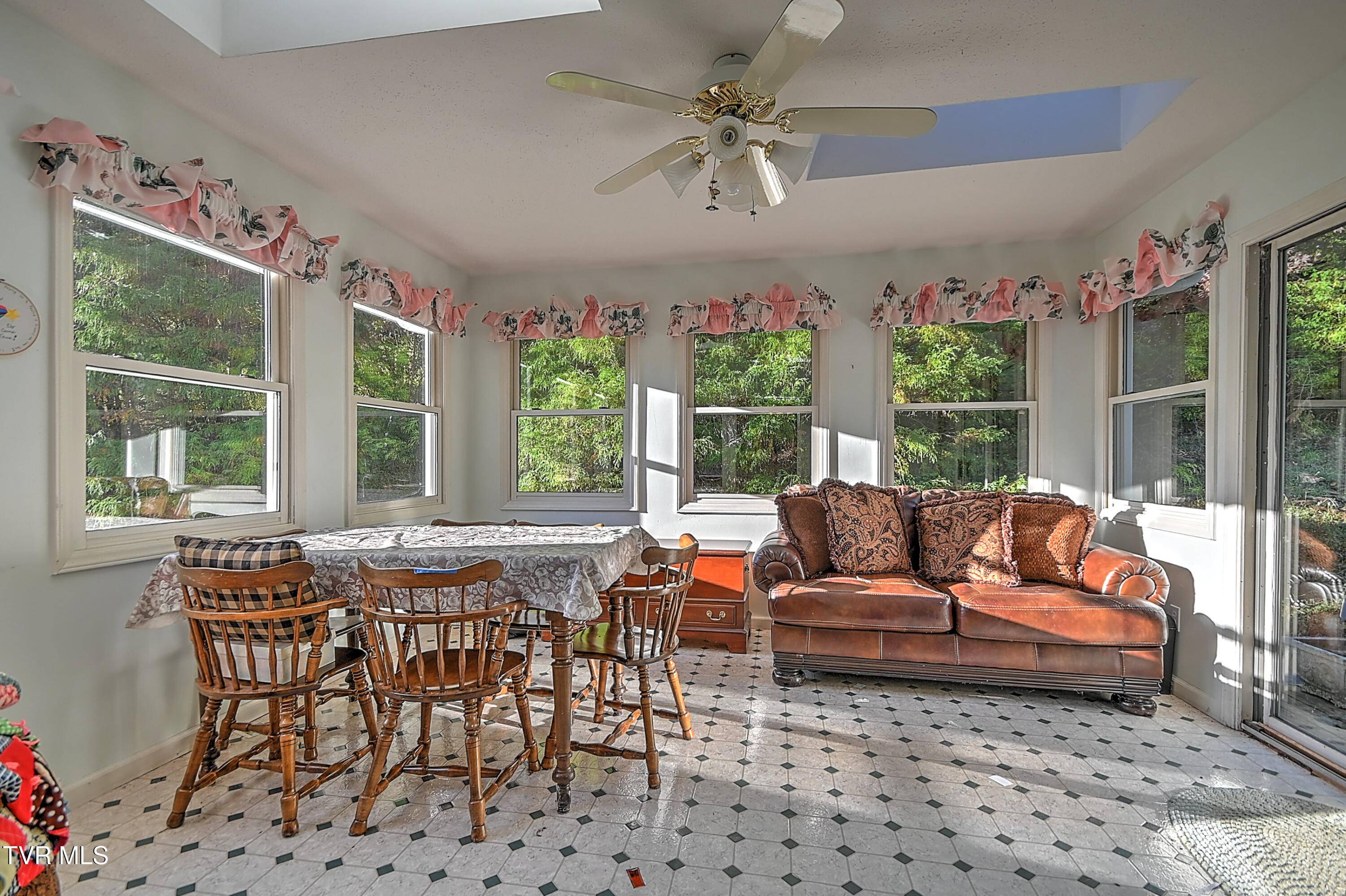 Kingsport, TN 37663,410 Lakeridge ST