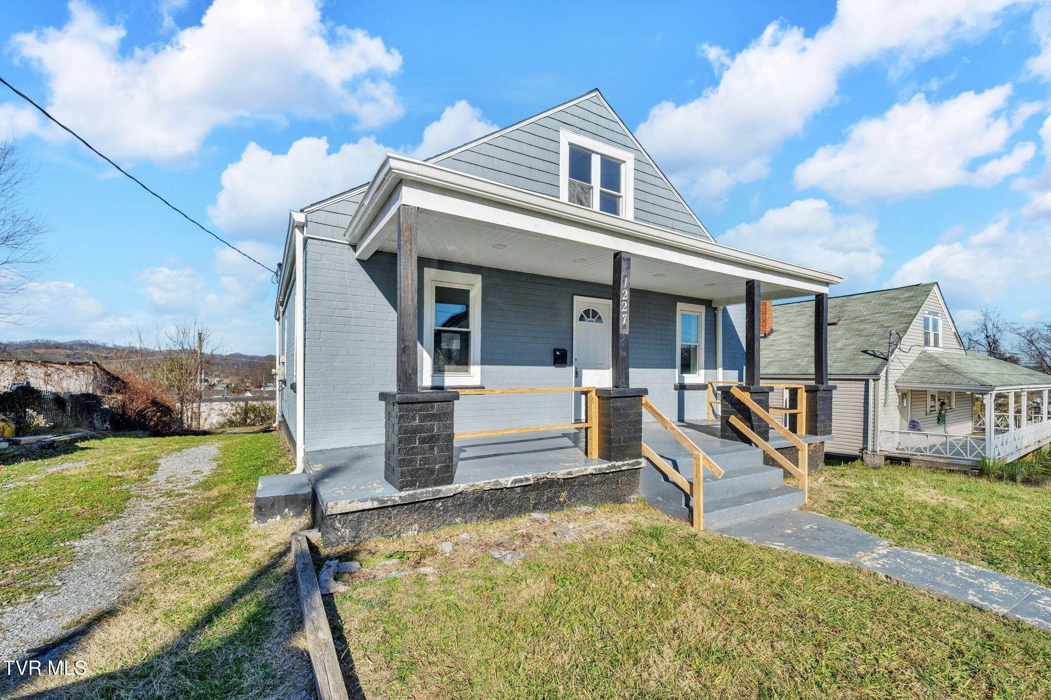 Bristol, TN 37620,1227 Shelby ST