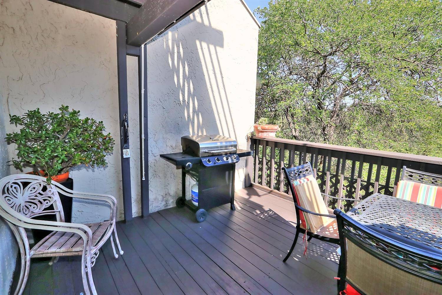 Folsom, CA 95630,128 S Grant LN