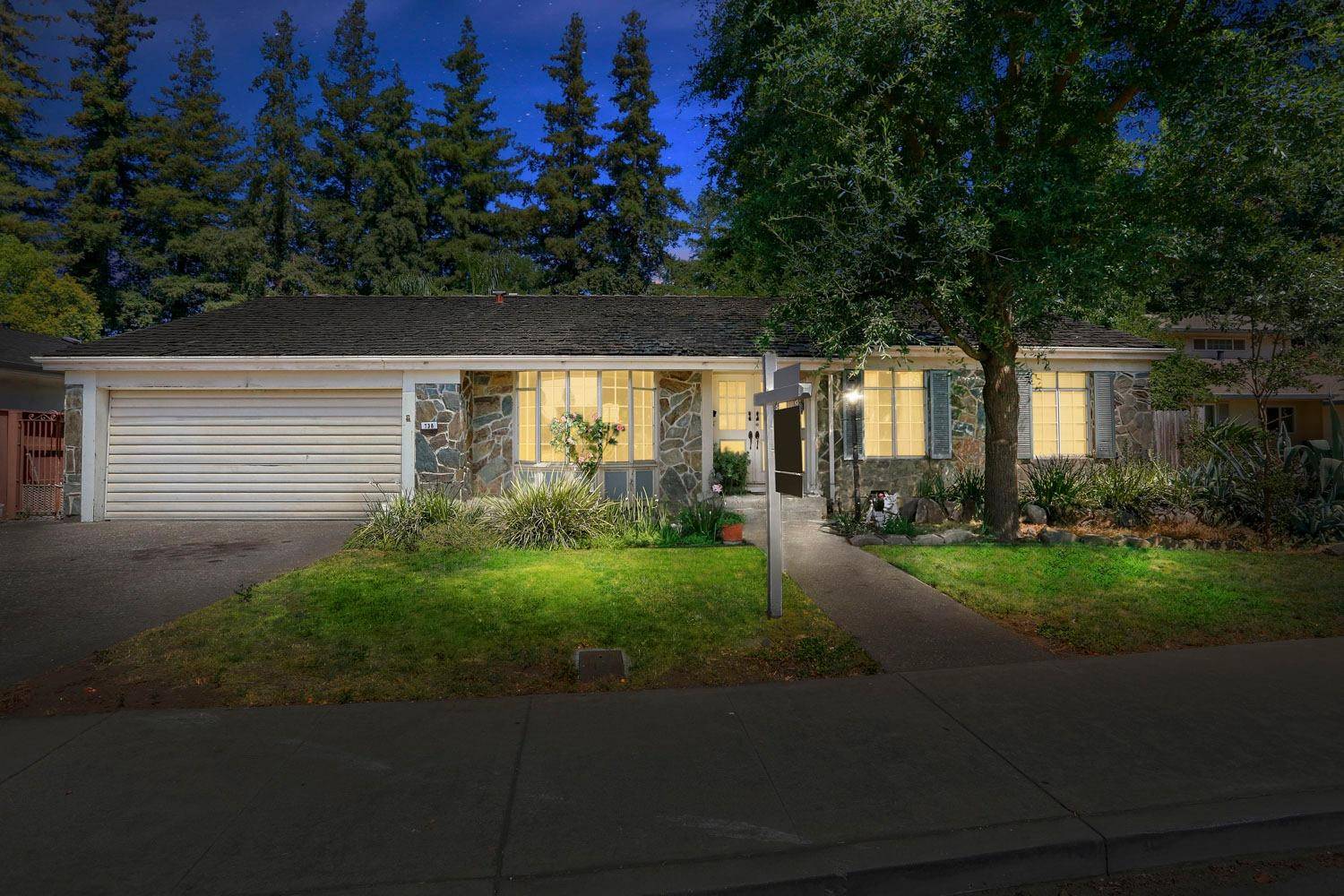 Lodi, CA 95242,736 S Mills AVE