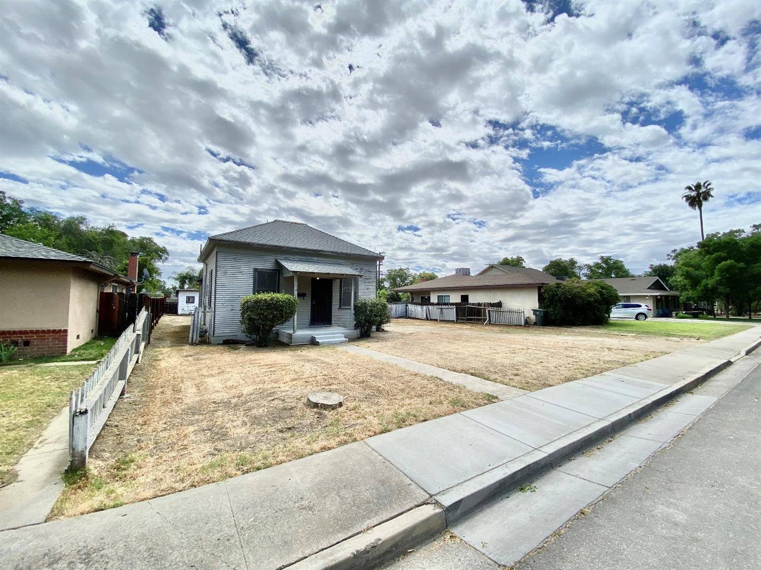 Los Banos, CA 93635,1018 Iowa AVE