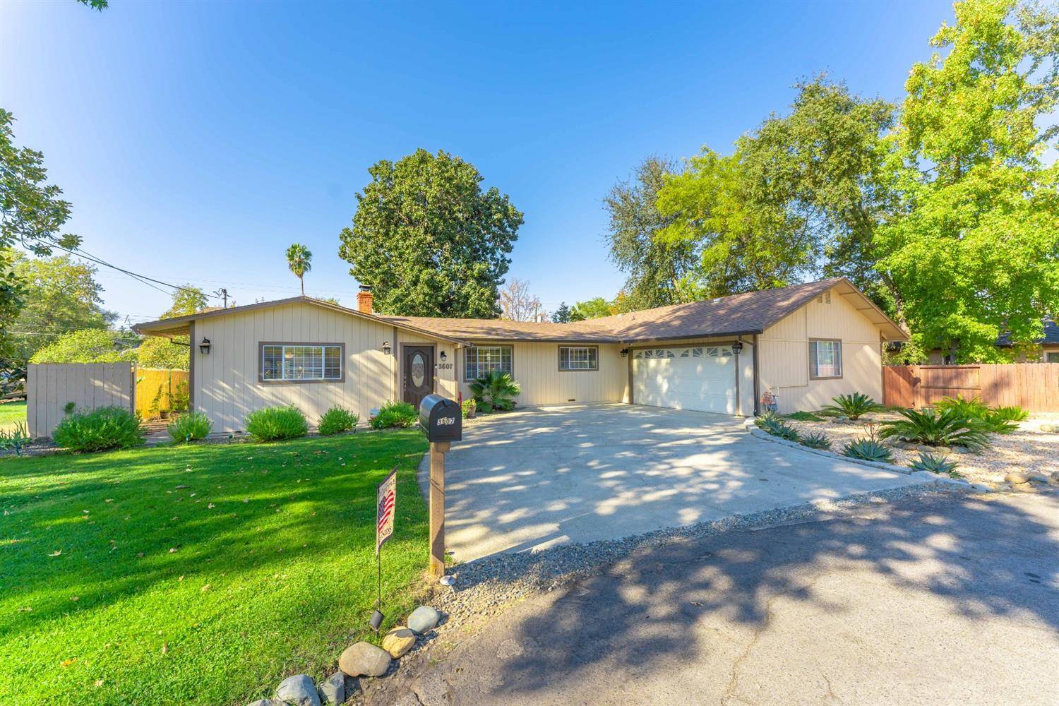 Carmichael, CA 95608,3607 Sareco CT