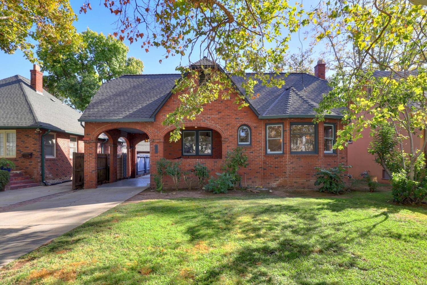 Sacramento, CA 95816,855 Santa Ynez WAY