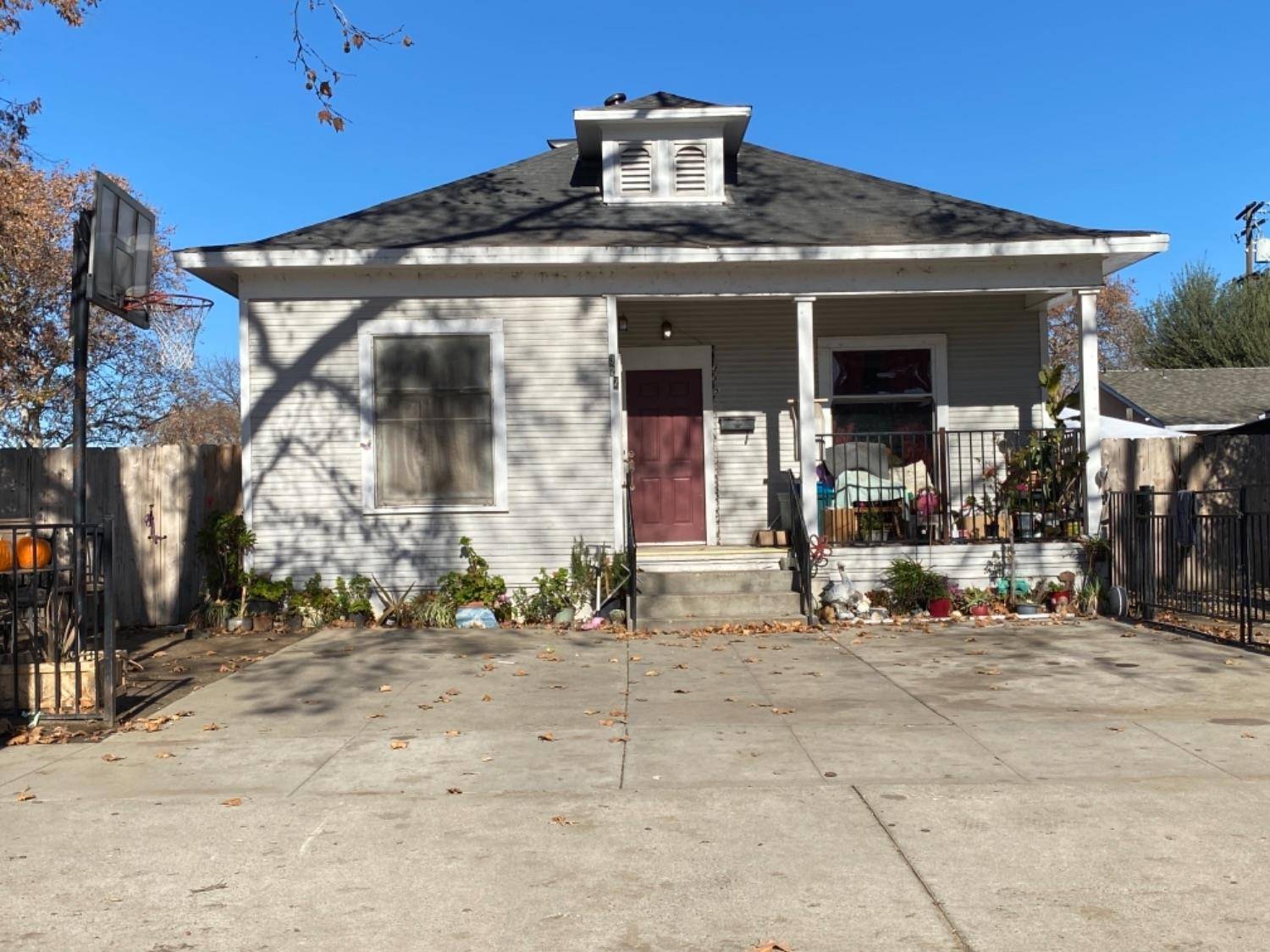 Modesto, CA 95351,322 Locust ST
