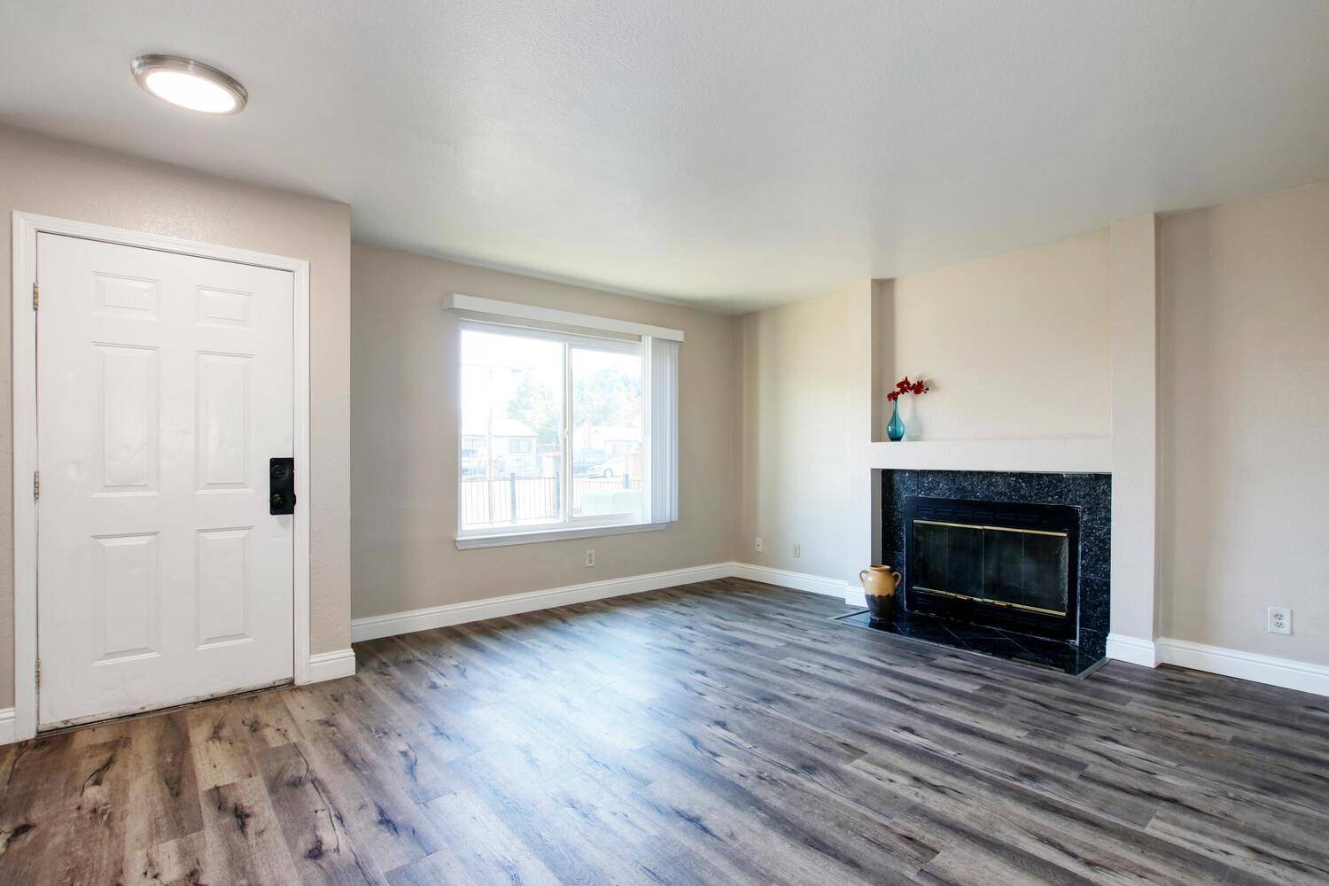 Sacramento, CA 95822,7552 24th ST
