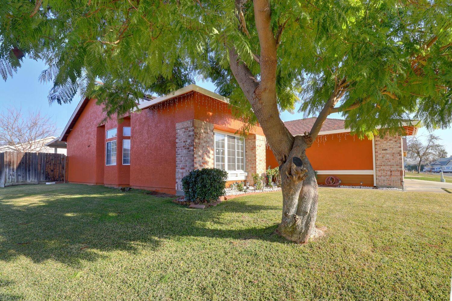 Sacramento, CA 95828,8739 Inisheer WAY