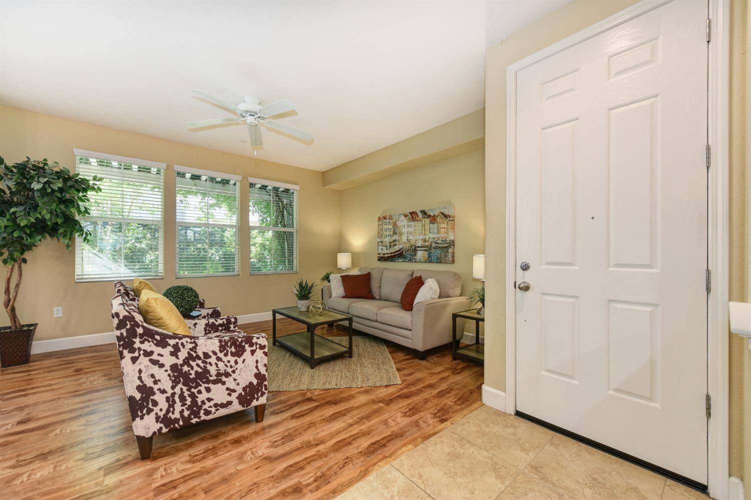 Folsom, CA 95630,102 Cezanne LN #102