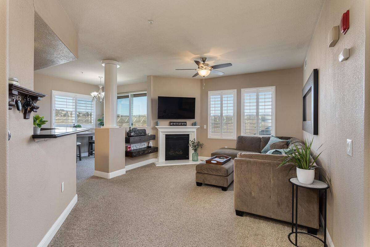 Folsom, CA 95630,300 Moon CIR #335