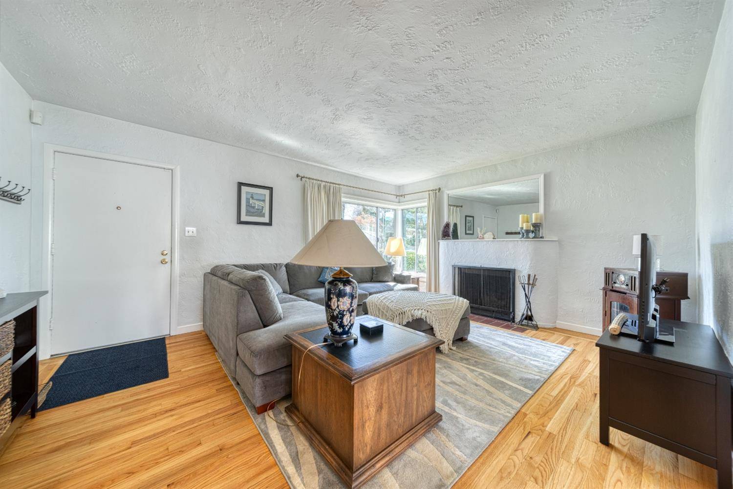Sacramento, CA 95822,4140 S Land Park DR