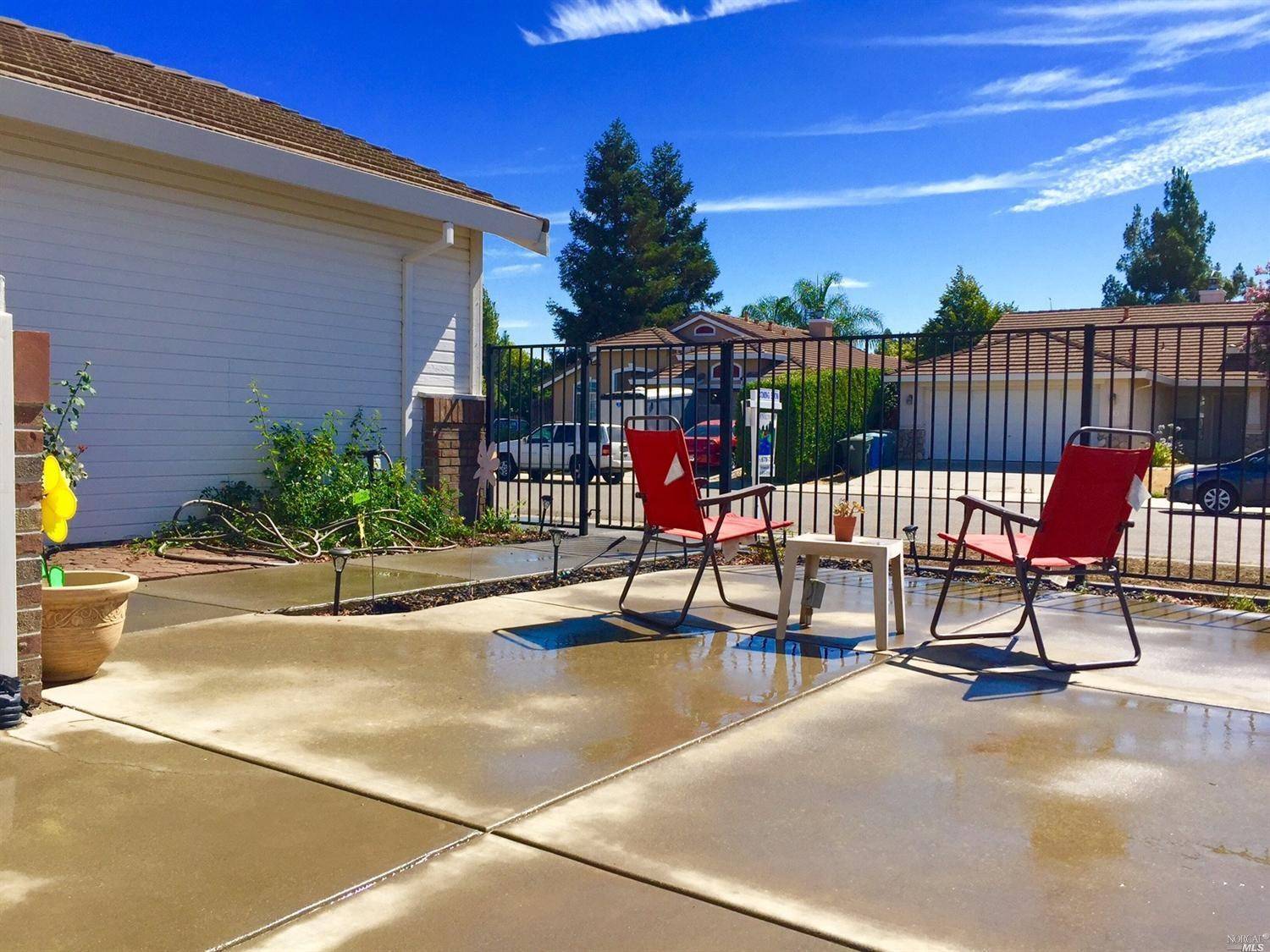 Dixon, CA 95620,875 Green DR