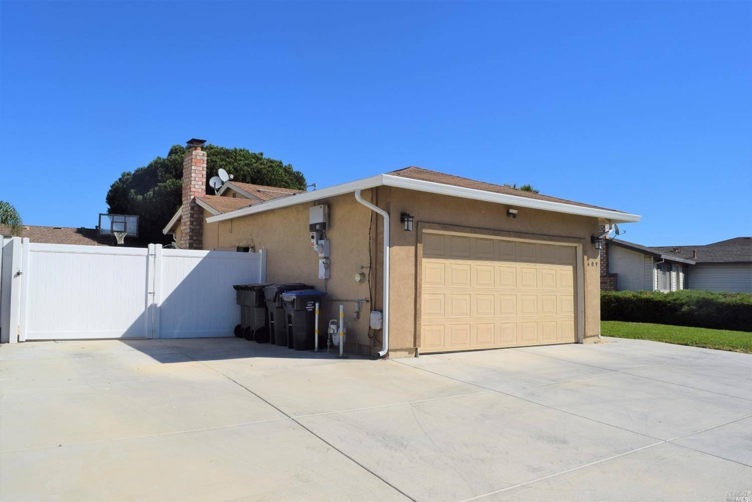 Suisun City, CA 94585,609 Wigeon WAY