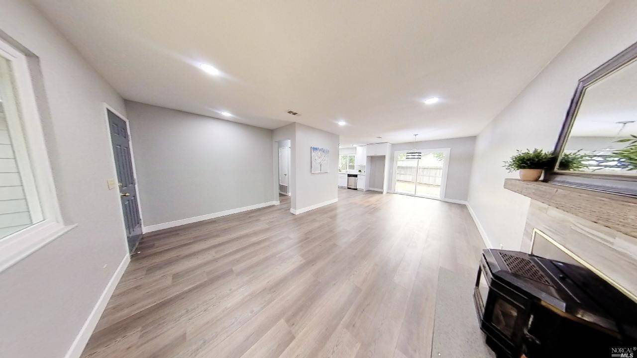 Dixon, CA 95620,555 W Creekside CIR