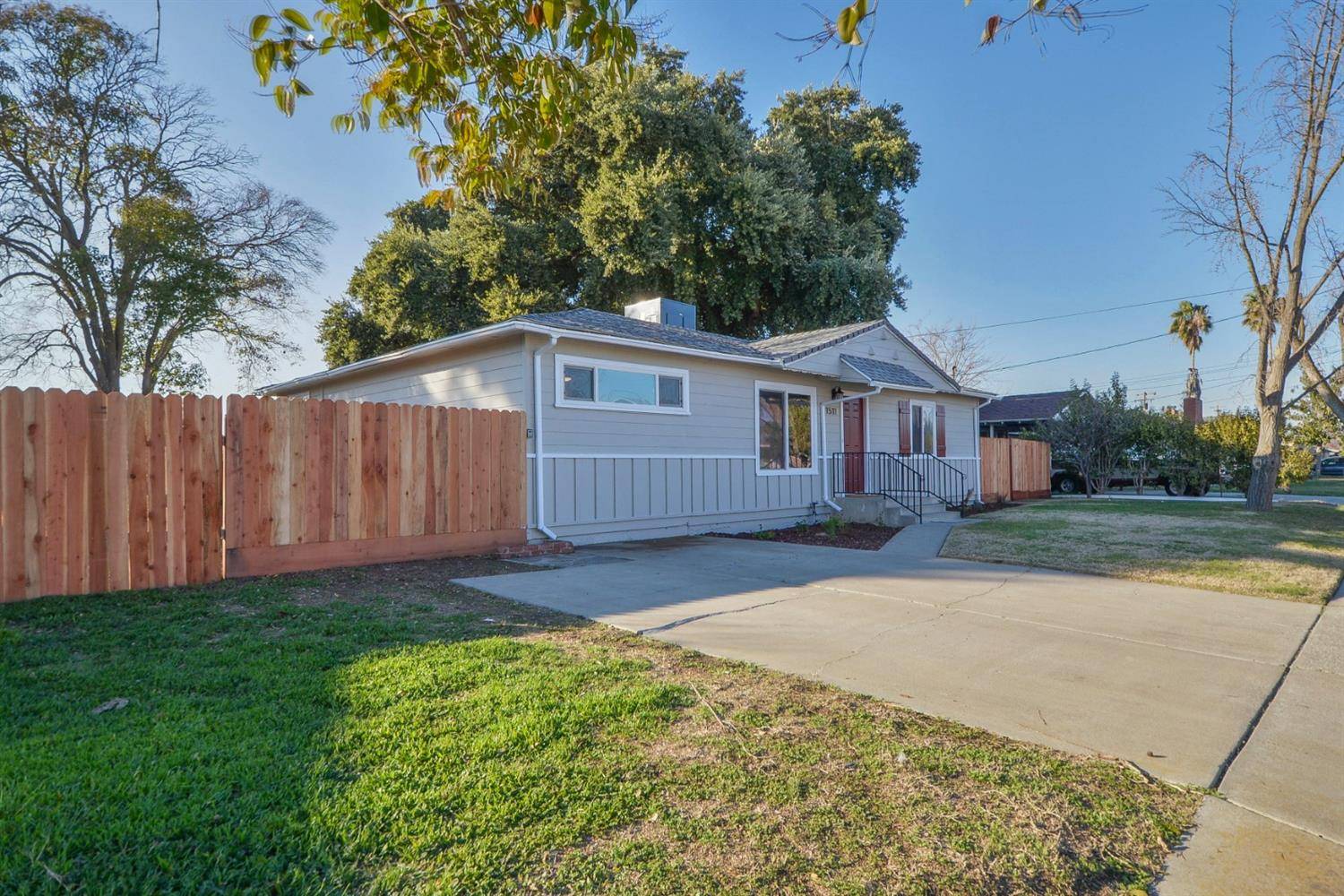 Los Banos, CA 93635,1511 Paradise LN