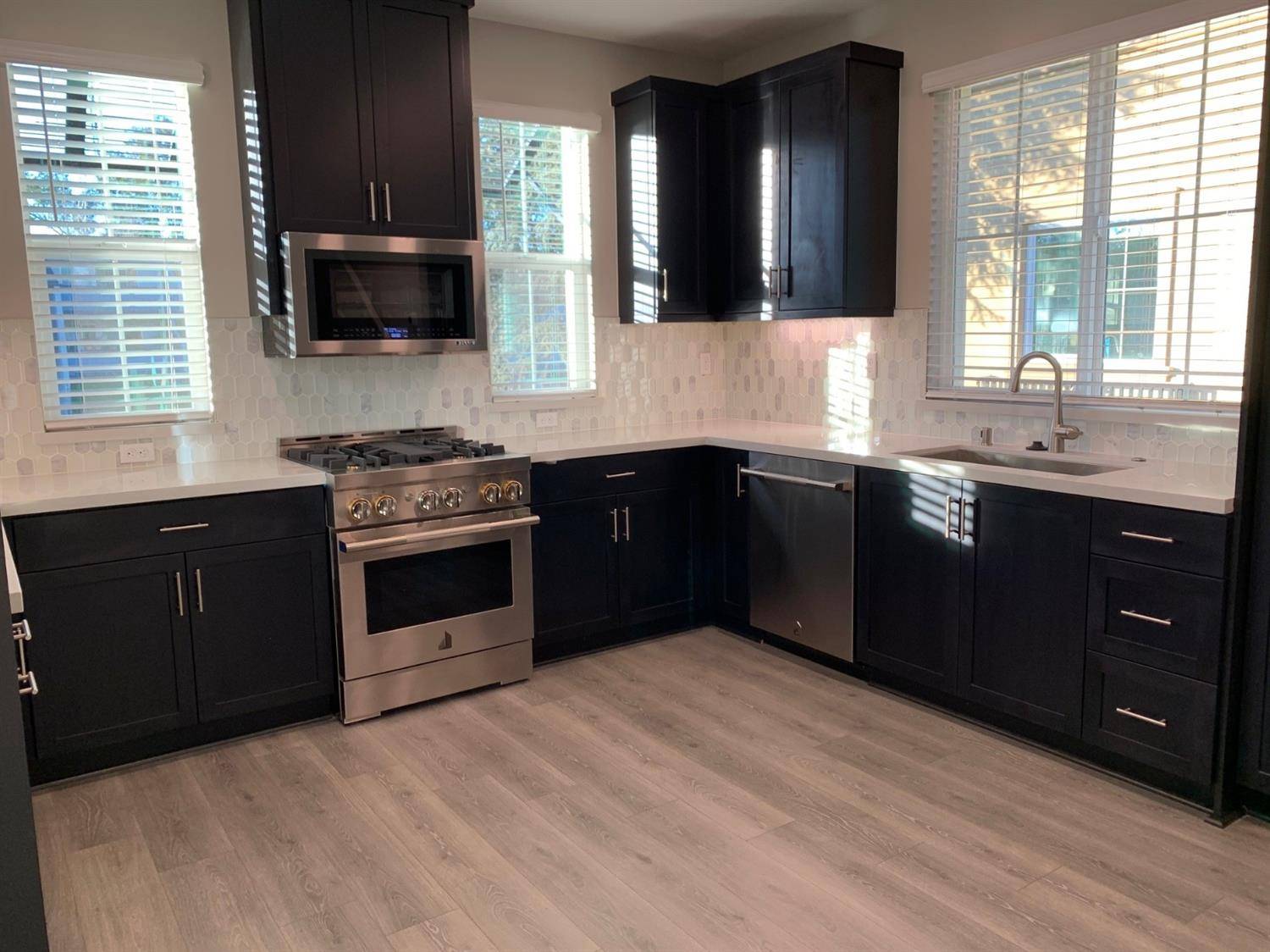 Mountain View, CA 94043,637 Alamo CT