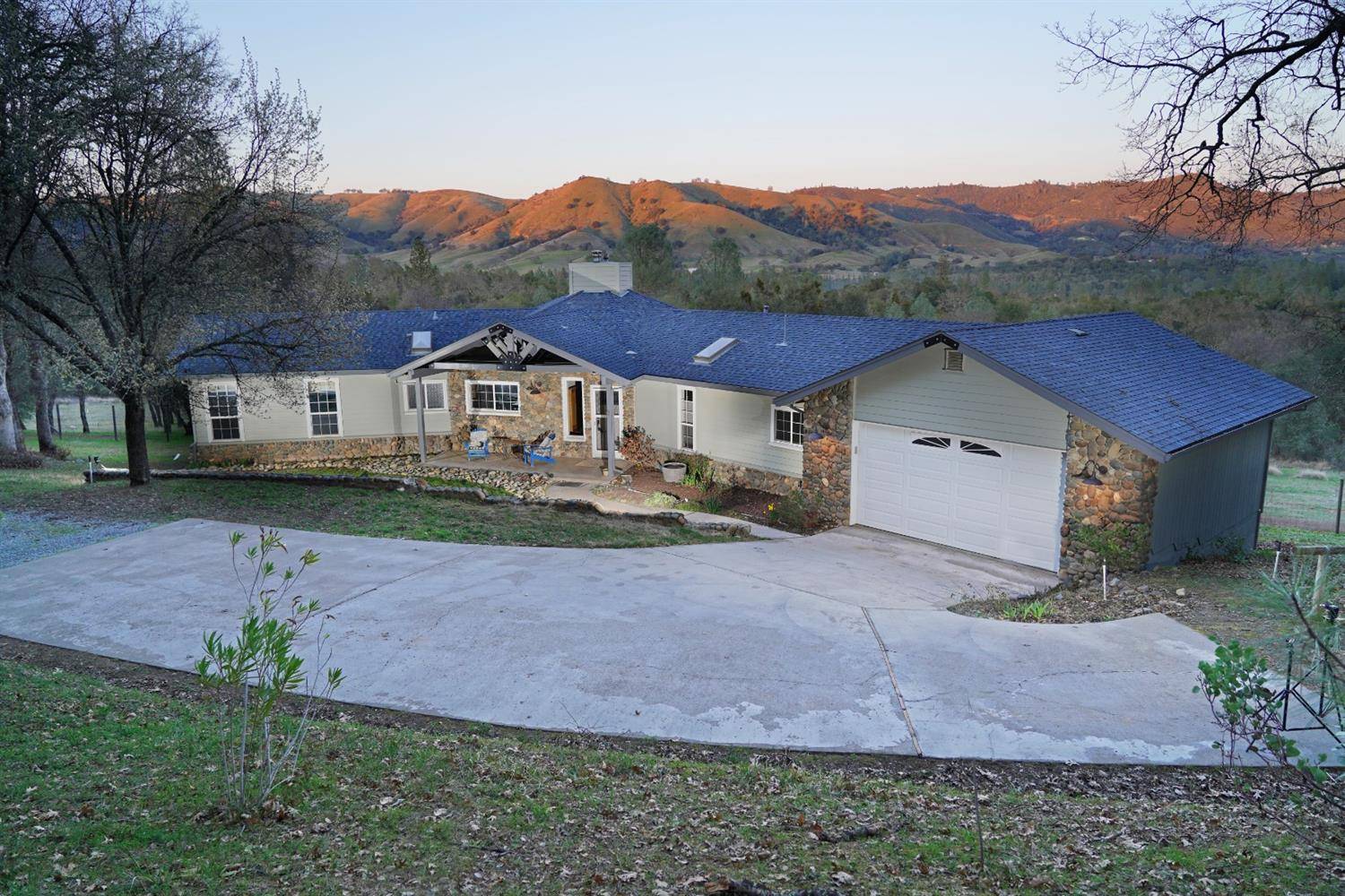 Lotus, CA 95651,6727 Gods WAY