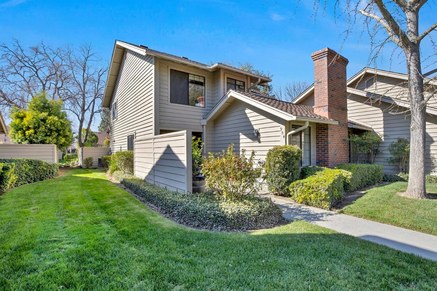 Woodland, CA 95695,954 W Cross ST