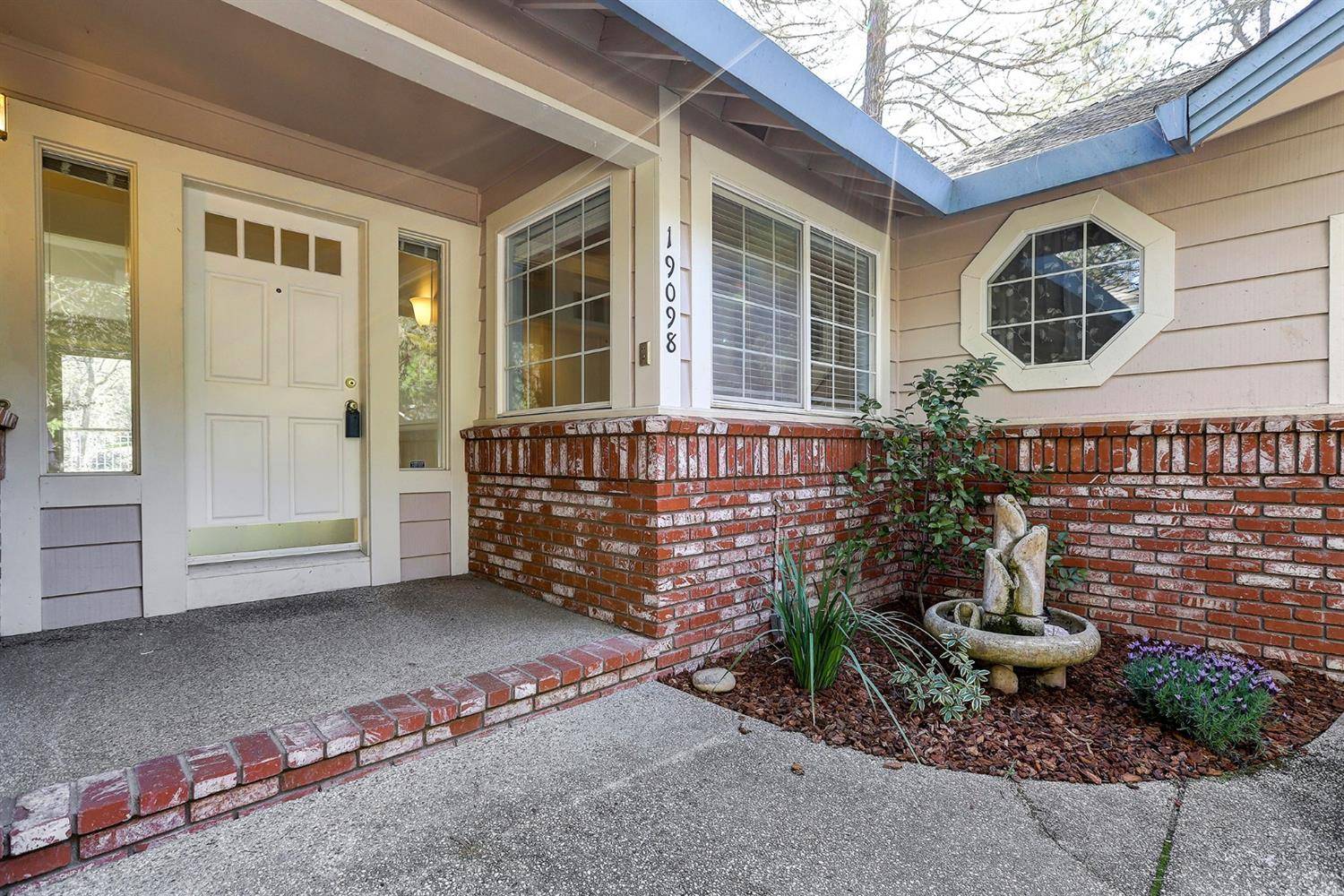 Penn Valley, CA 95946,19098 Lake Forest DR
