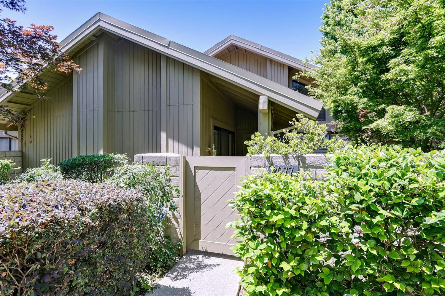 Gold River, CA 95670,2077 Promontory Point LN