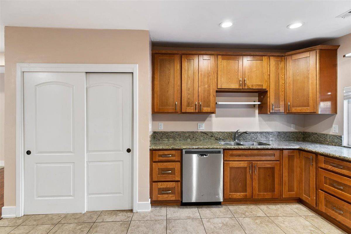 West Sacramento, CA 95605,807 Beardsley DR