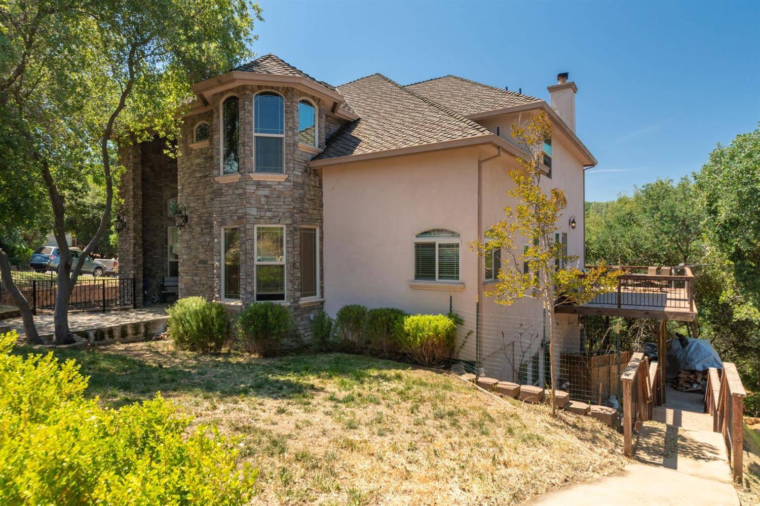 El Dorado Hills, CA 95762,693 Encina DR