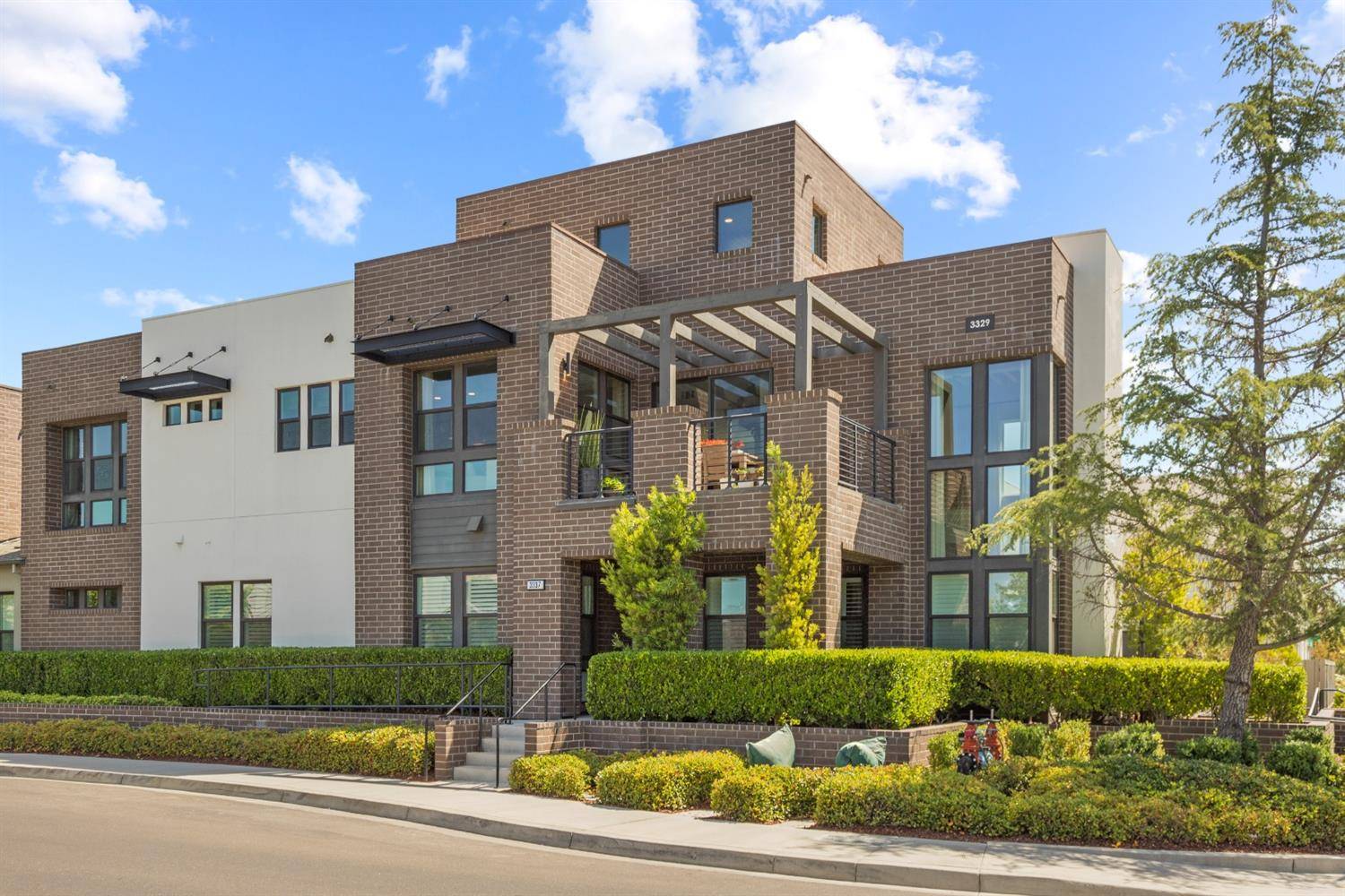 Sacramento, CA 95816,3339 McKinley Village Way