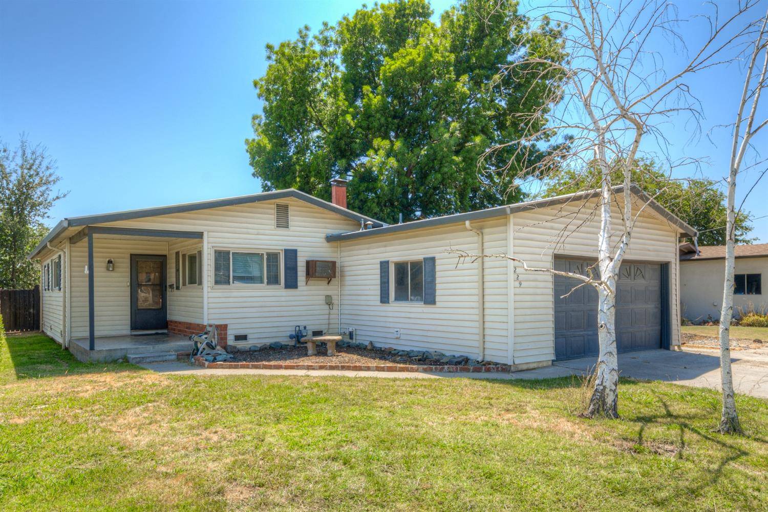 Colusa, CA 95932,229 Louis Lane