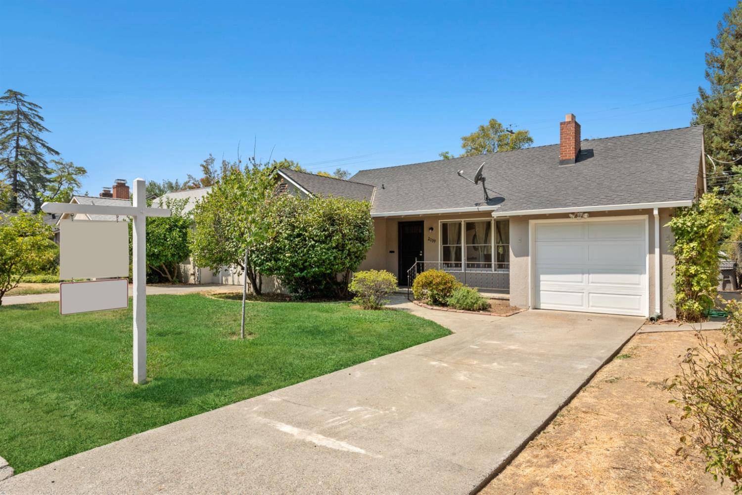 Sacramento, CA 95815,2039 Canterbury RD