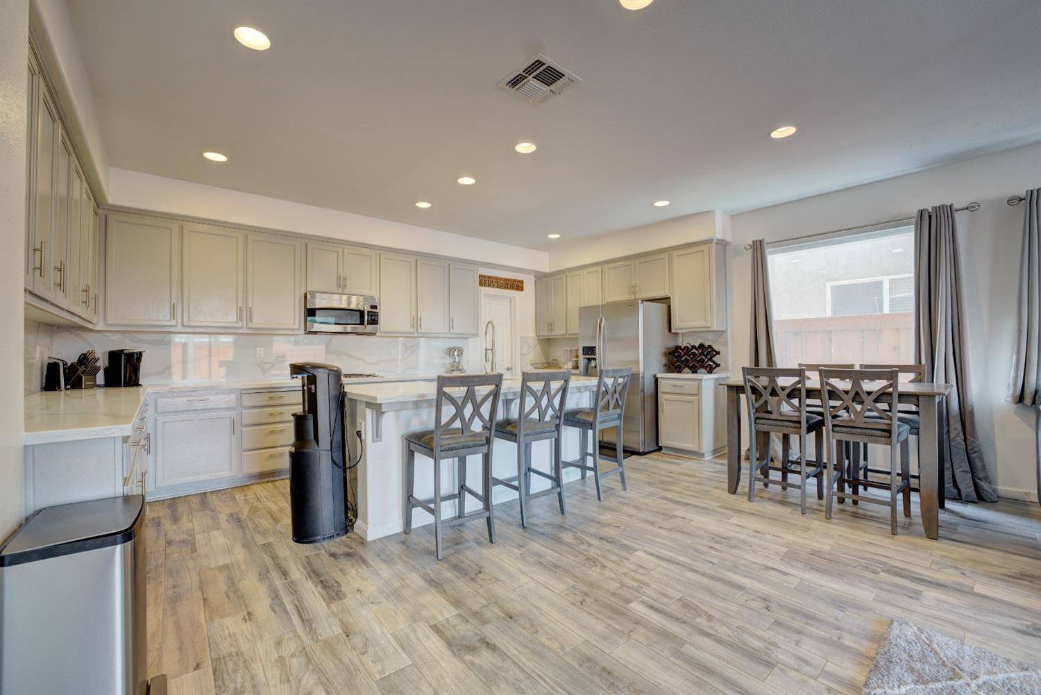 West Sacramento, CA 95691,3860 Big Bear ST