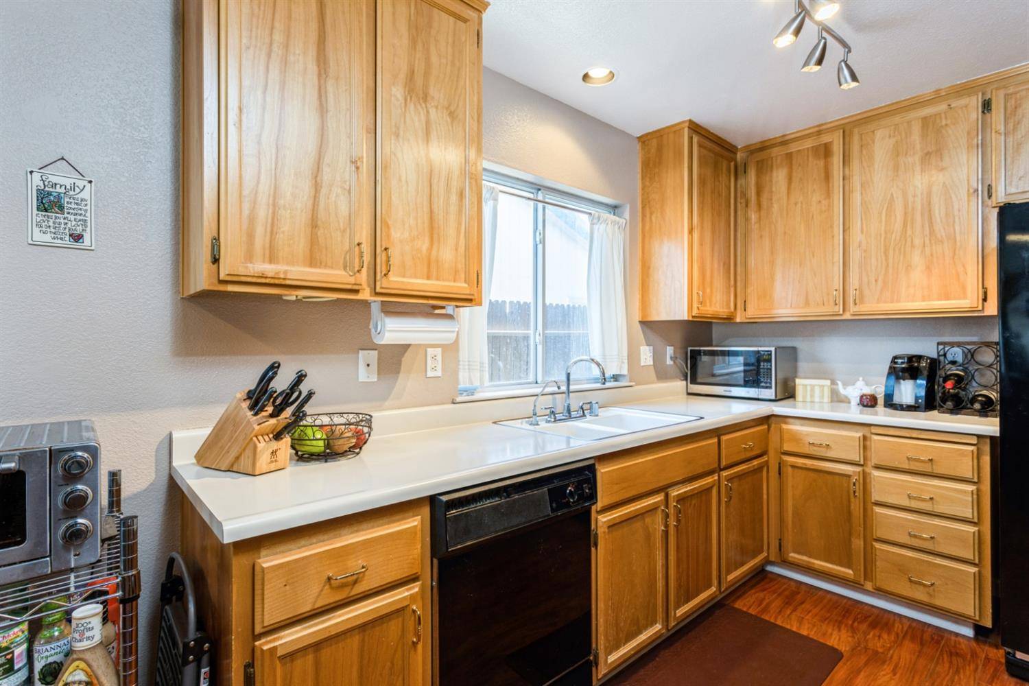 Davis, CA 95618,927 Zaragoza ST