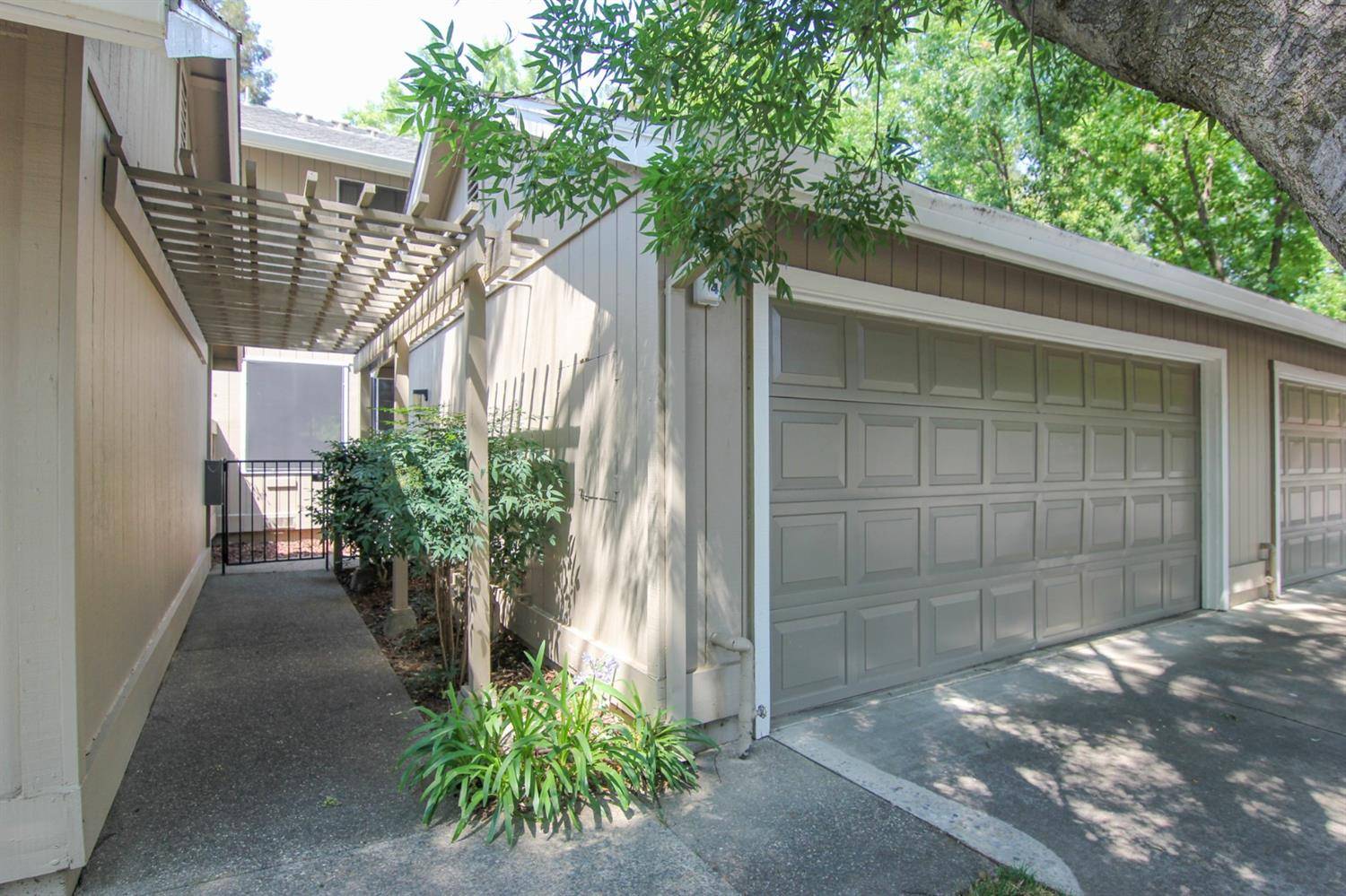 Citrus Heights, CA 95610,8094 Briar Ridge LN